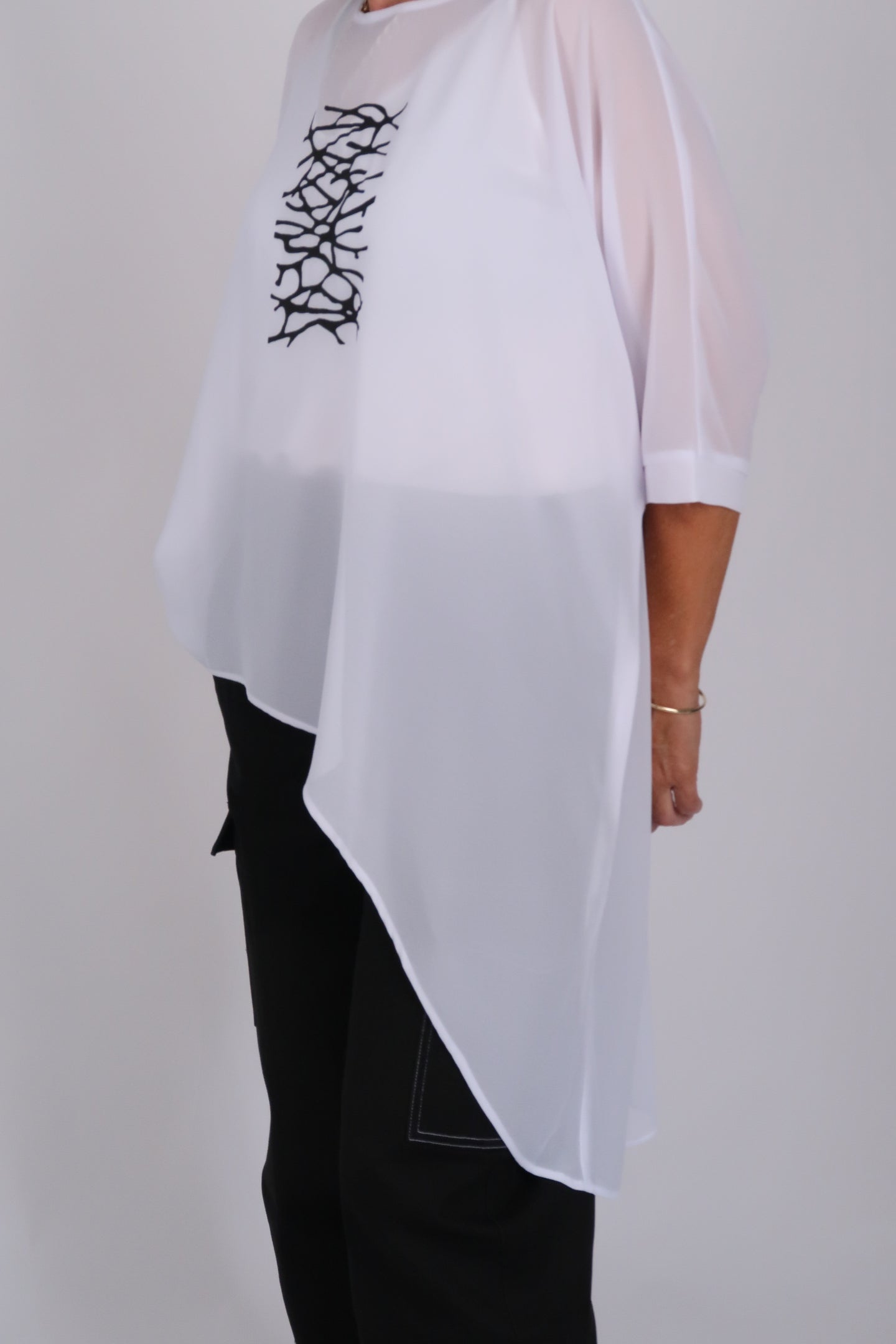 LEAH TOP WHITE BARBWIRE