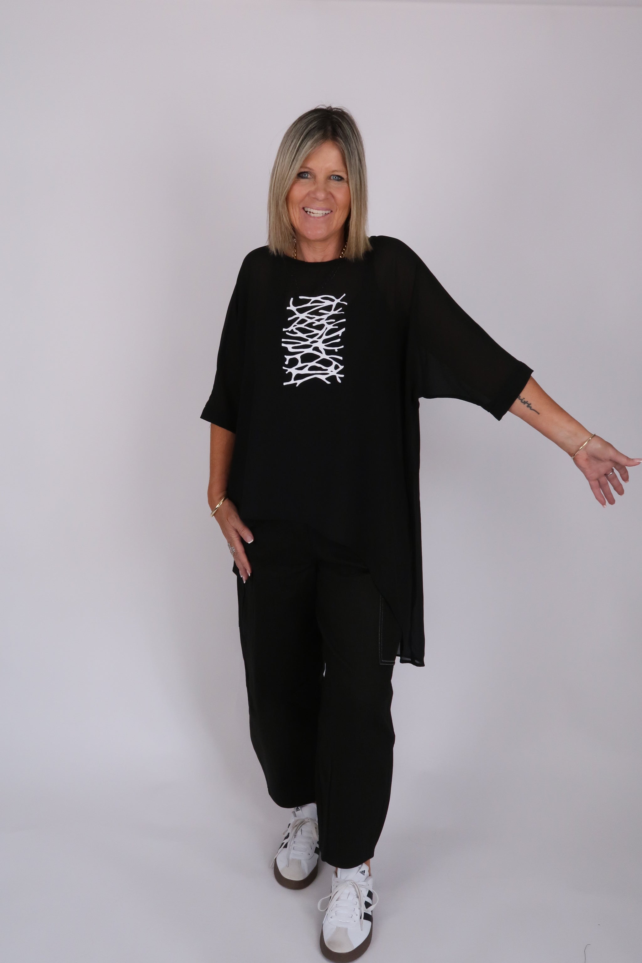 LEAH TOP BLACK BARBWIRE