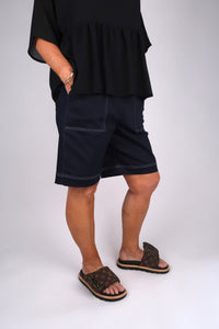 WEEKENDER SHORT WASHED DENIM