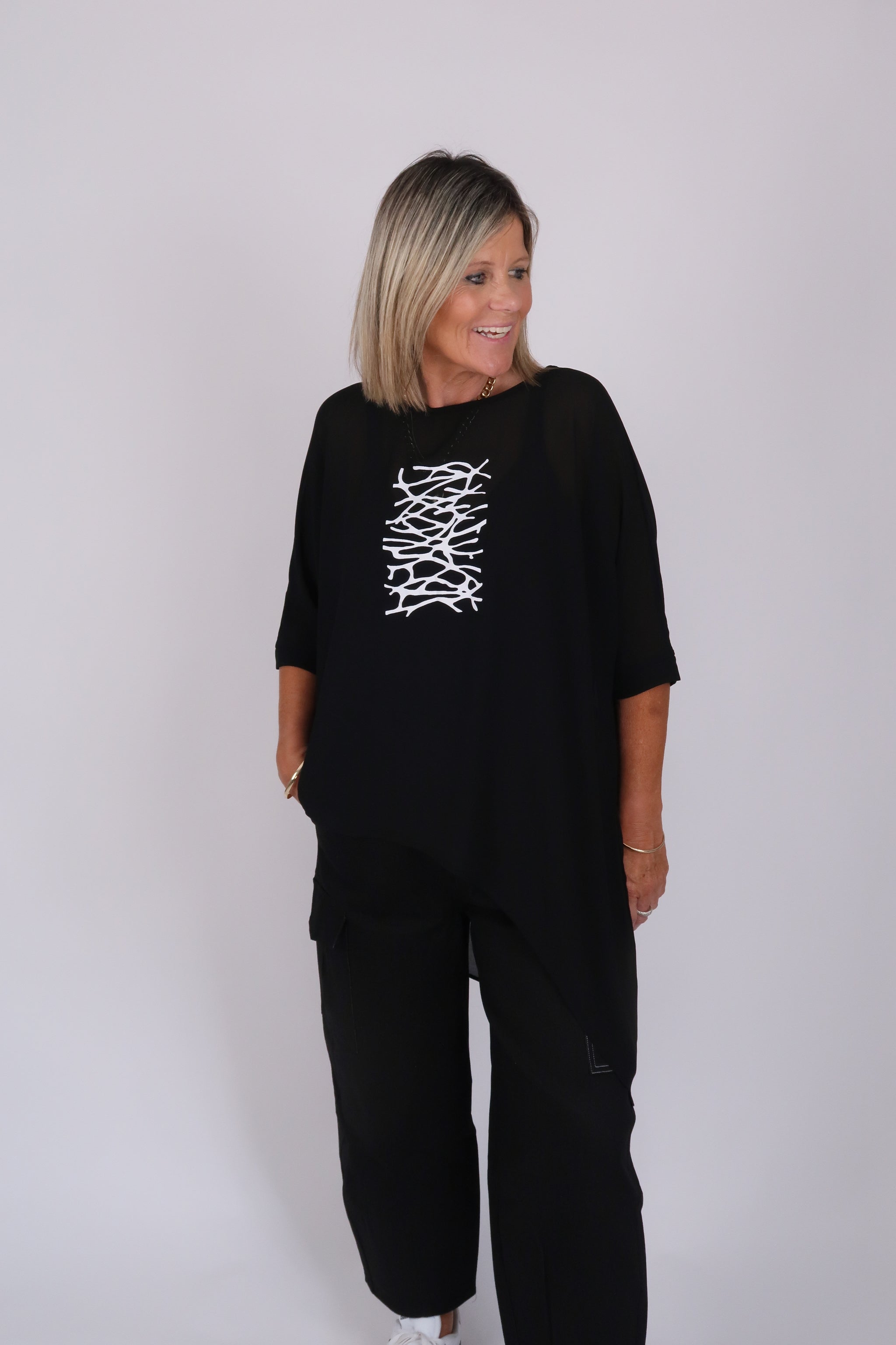 LEAH TOP BLACK BARBWIRE