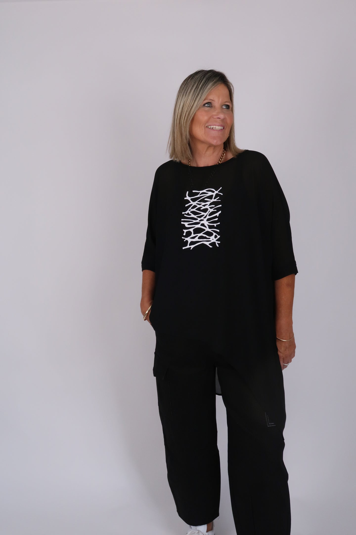 LEAH TOP BLACK BARBWIRE