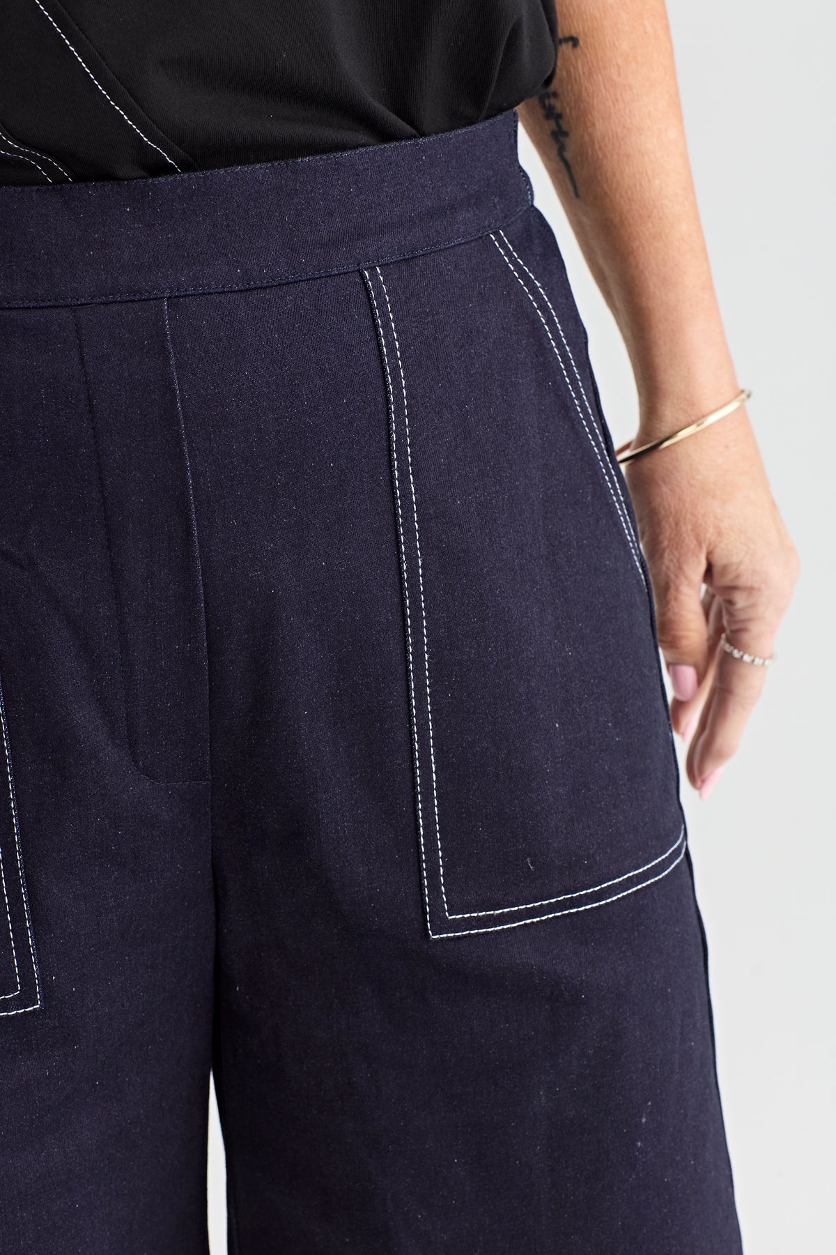 WEEKENDER SHORT WASHED DENIM