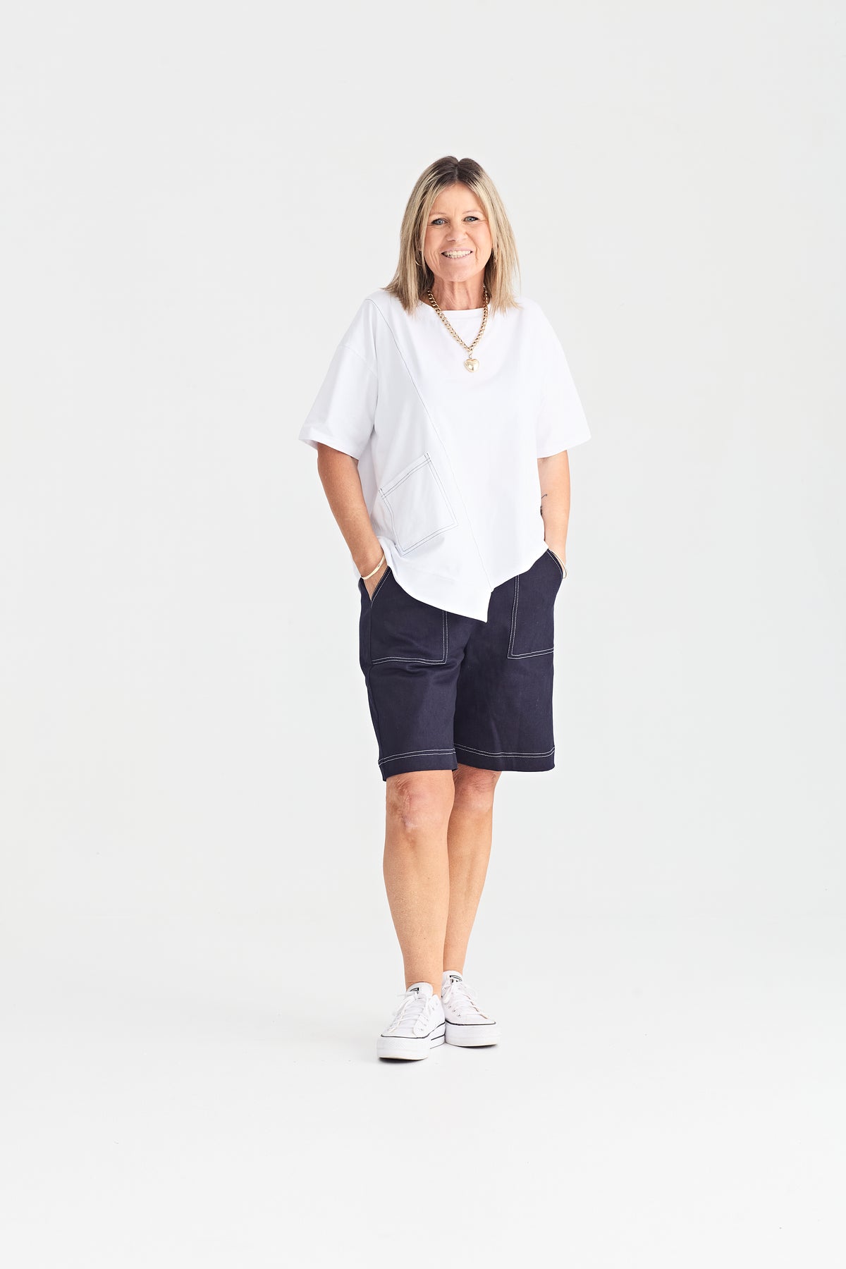 WEEKENDER SHORT WASHED DENIM