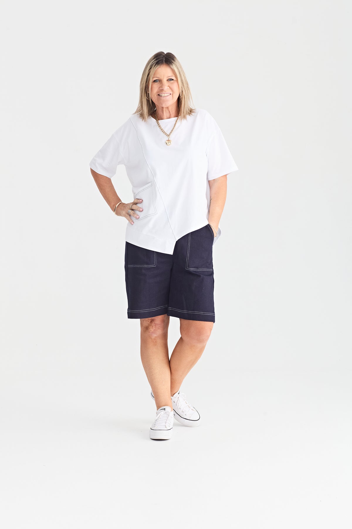 WEEKENDER SHORT WASHED DENIM