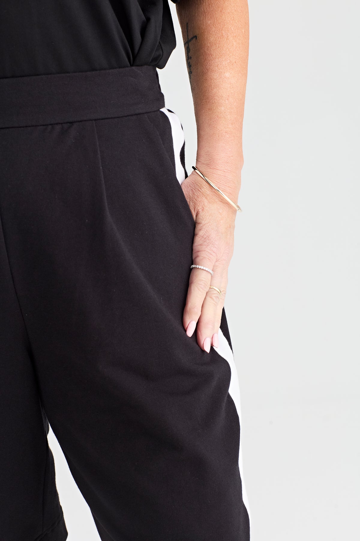 PHOENIX SHORT