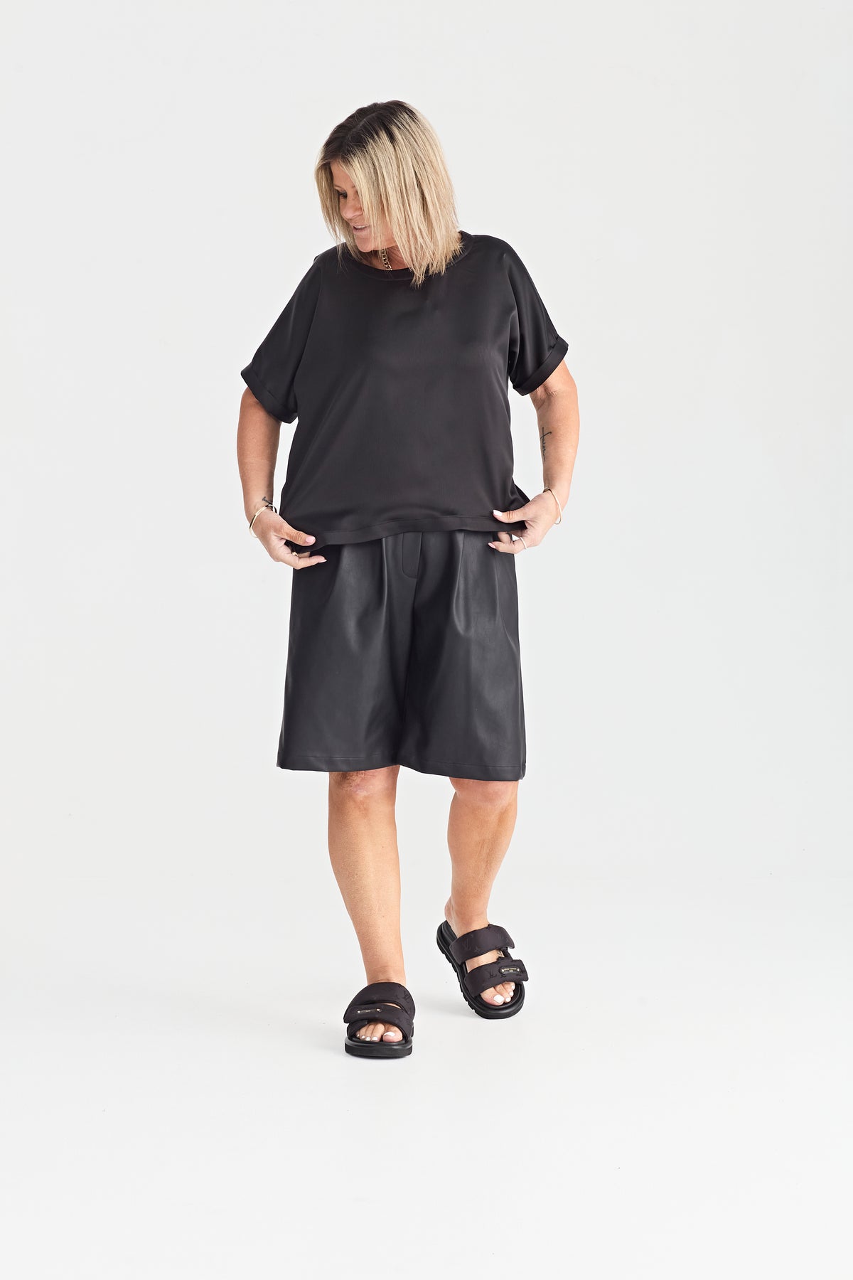 INDY SHORT FAUX LEATHER