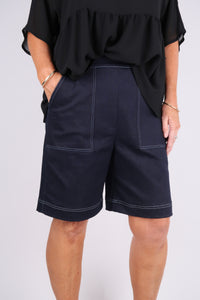 WEEKENDER SHORT WASHED DENIM