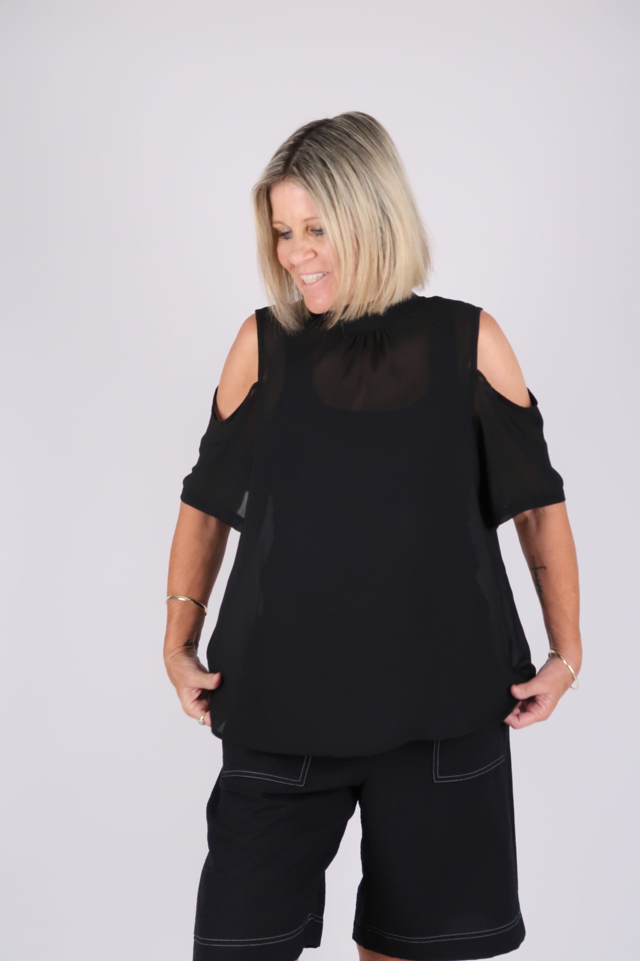 SARA CHIFFON TOP BLACK