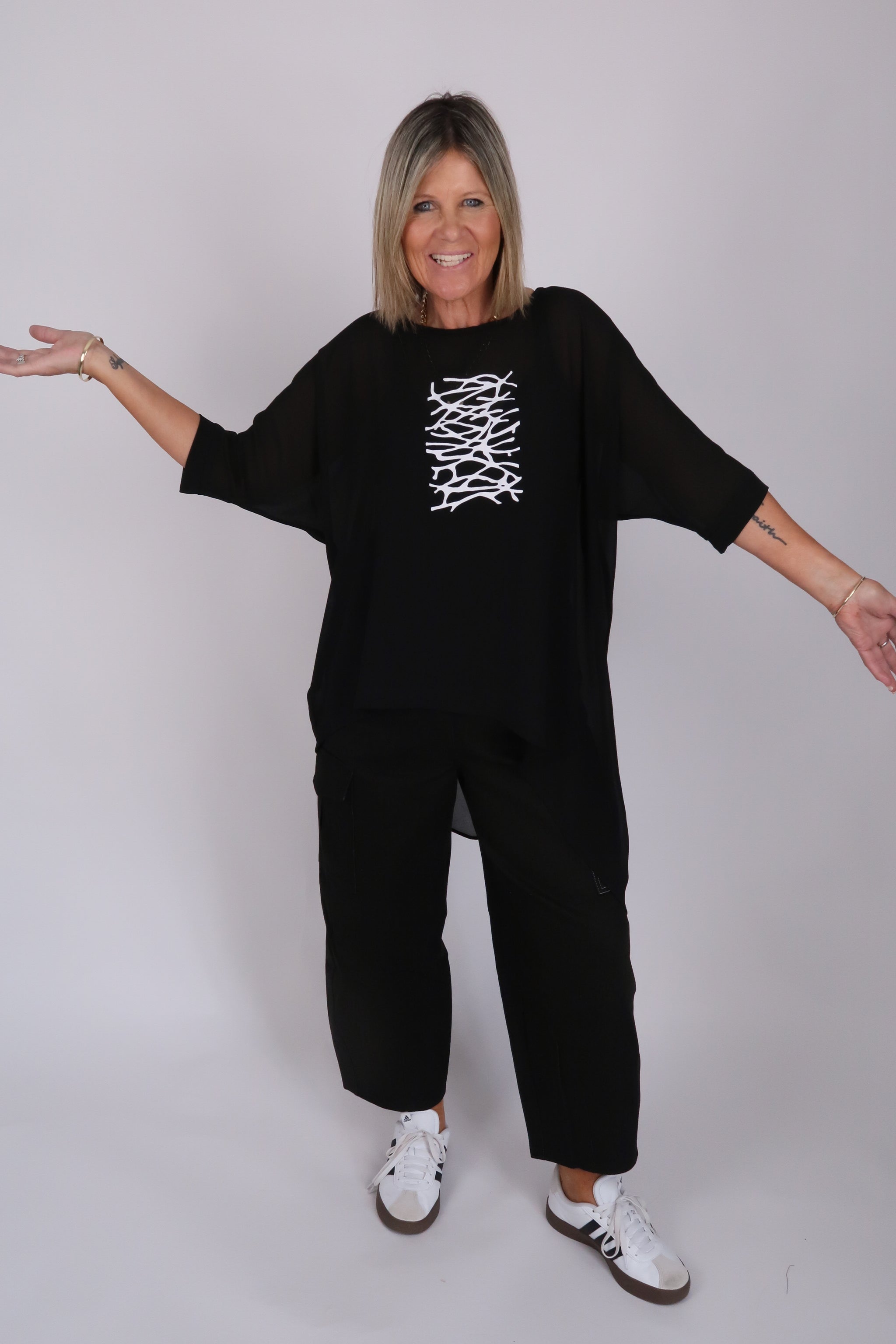 LEAH TOP BLACK BARBWIRE