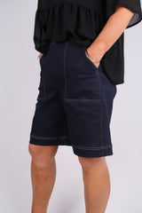 WEEKENDER SHORT WASHED DENIM